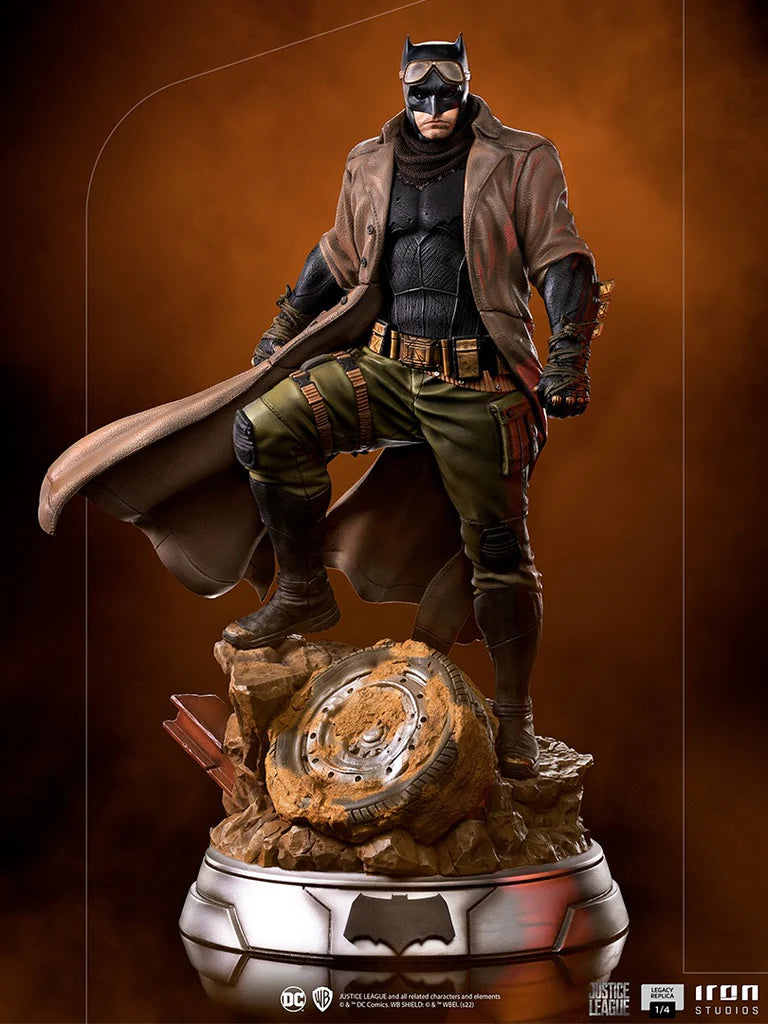 Zack Snyder's Justice League - Batman Knightmare Statue Legacy Replica 1/4 statue from Iron Studios for collectors, display and premium