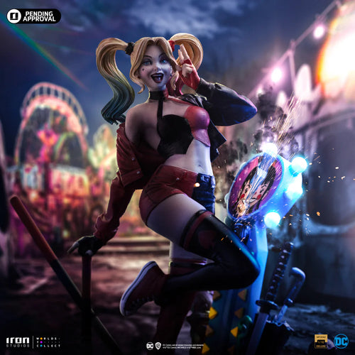 DC Comics - Harley Quinn Deluxe - Gotham City Sirens Statue Art Scale 1/10 statue from Iron Studios for collectors, display and premium