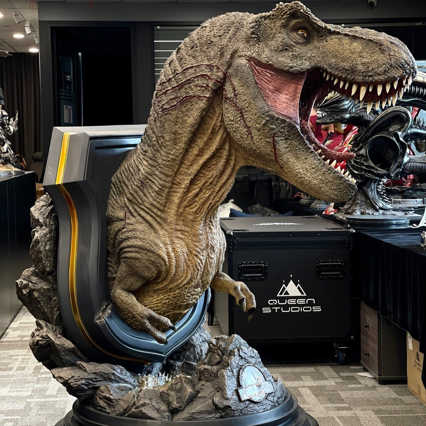 Jurassic World Dominion 1:3 Bust - IN STOCK statue from Queen Studios for collectors, display and premium shelf presentation