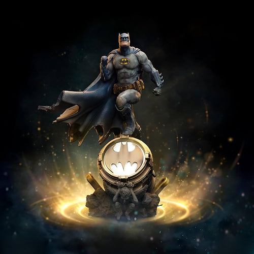 DC Comics - Batman Deluxe Event Exclusive Statue Art Scale 1/10 statue from Iron Studios for collectors, display and premium shelf