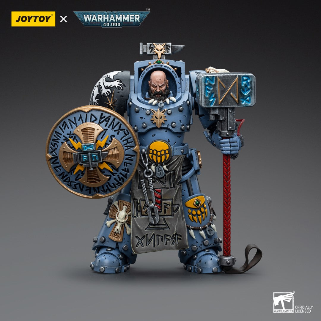 Warhammer 40k JoyToy Actionfigure - Space Wolves Arjac Rockfist figure for collectors, display and premium shelf presentation
