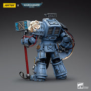 Warhammer 40k JoyToy Actionfigure - Space Wolves Arjac Rockfist figure for collectors, display and premium shelf presentation