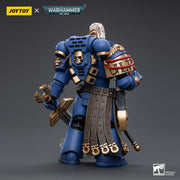 Warhammer 40k JoyToy Actionfigure - Ultramarines Honour Guard Chapter Champion figure for collectors, display and premium shelf presentation