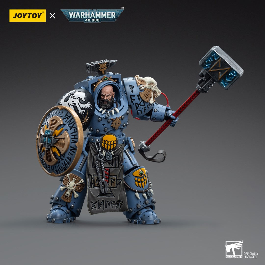 Warhammer 40k JoyToy Actionfigure - Space Wolves Arjac Rockfist figure for collectors, display and premium shelf presentation