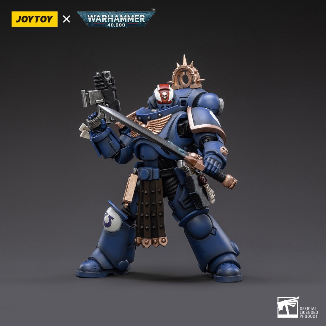 Warhammer 40k JoyToy Actionfigure - Ultramarines Primaris Lieutenant Amulius figure for collectors, display and premium shelf presentation