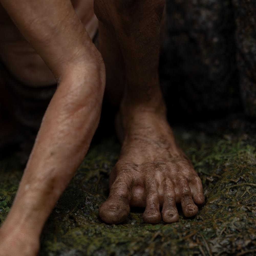 Weta Workshop The Lord of the Rings Trilogy - Gollum, Guide to Mordor Mini Statue – view 4