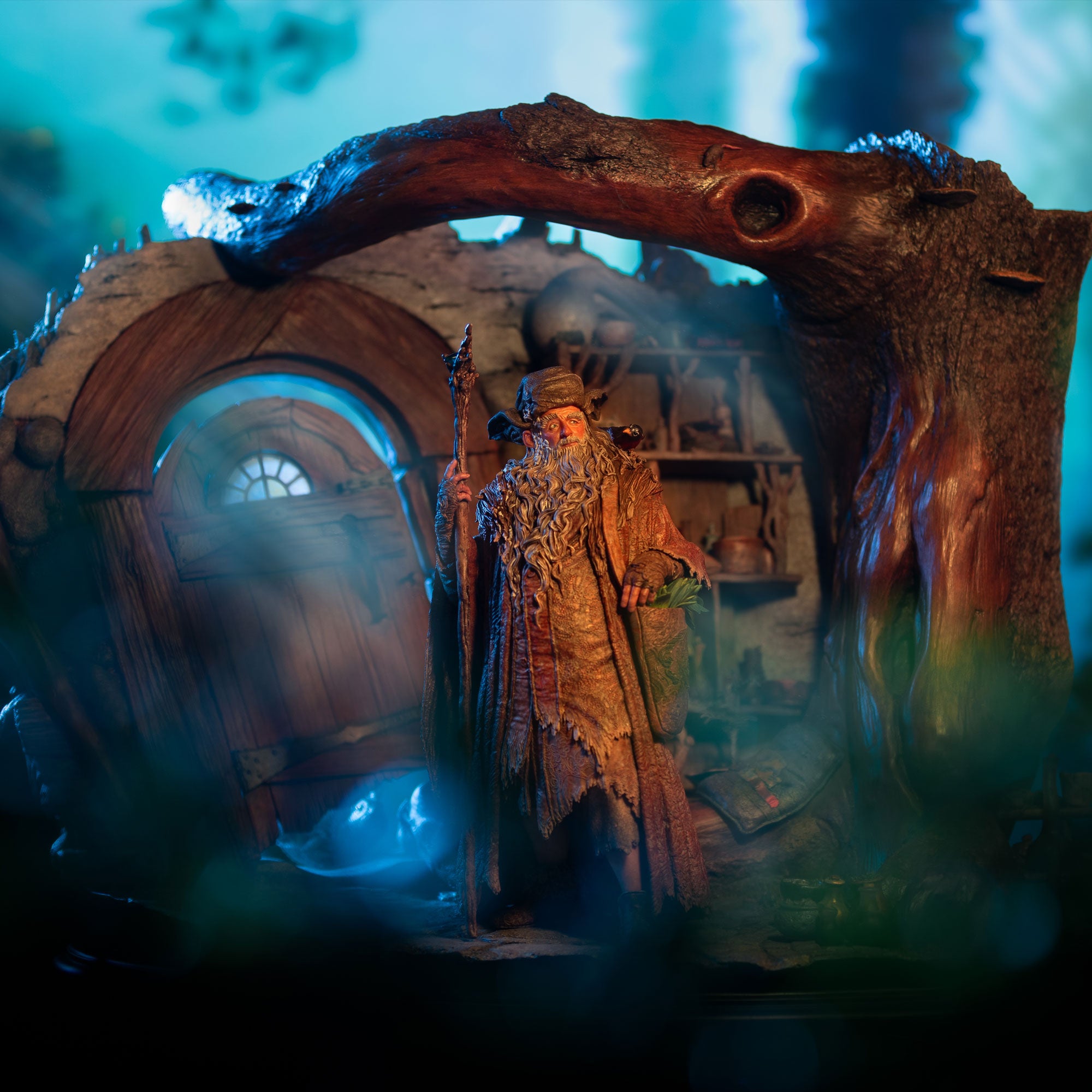 Weta Workshop The Hobbit Trilogy - Radagast In Rhosgobel 1:6 Scale Statue statue for collectors, display and premium shelf presentation