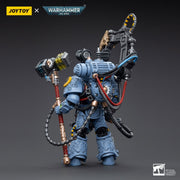 Warhammer 40k JoyToy Actionfigure - Space Wolves Iron Priest Jorin Fellhammer figure for collectors, display and premium shelf presentation
