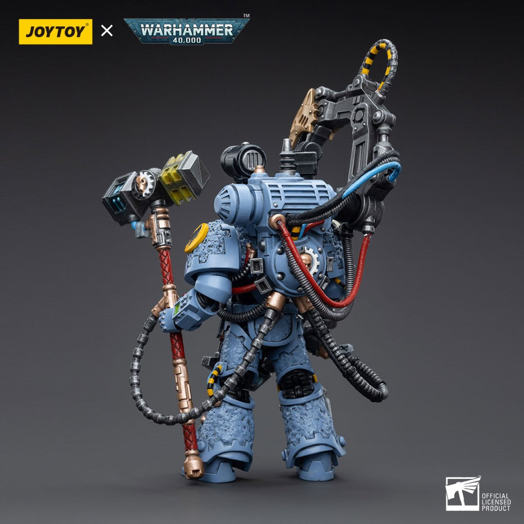 Warhammer 40k JoyToy Actionfigure - Space Wolves Iron Priest Jorin Fellhammer figure for collectors, display and premium shelf presentation