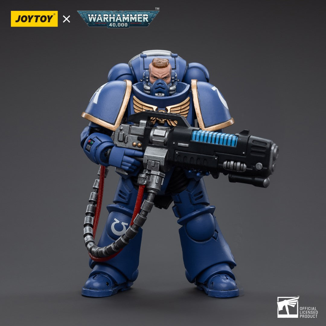 Warhammer 40k JoyToy Actionfigure - Ultramarines Hellblasters Brother Paxor figure for collectors, display and premium shelf presentation