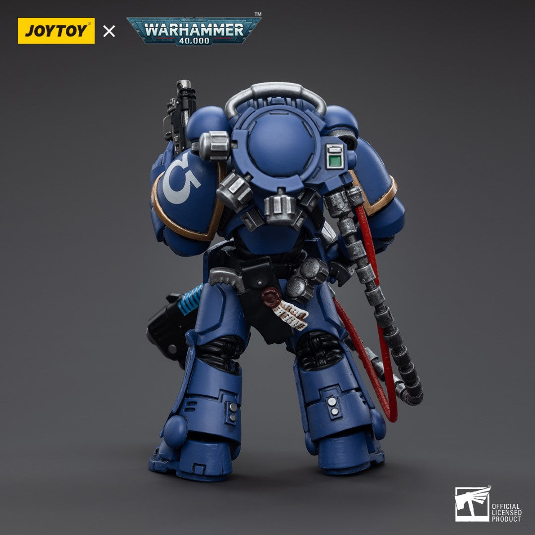 Warhammer 40k JoyToy Actionfigure - Ultramarines Hellblasters Brother Paxor figure for collectors, display and premium shelf presentation