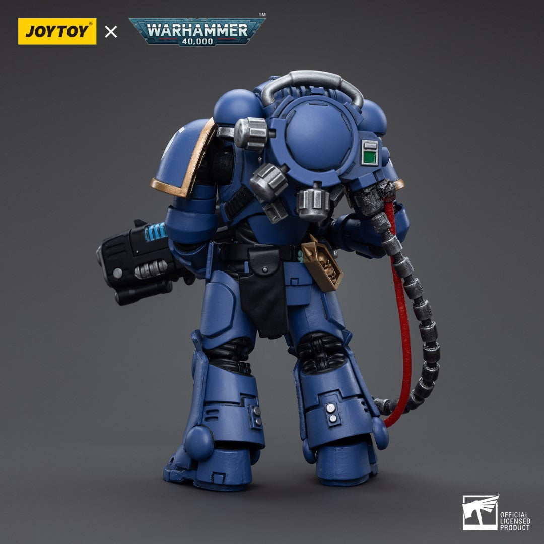 Warhammer 40k JoyToy Actionfigure - Ultramarines Hellblasters Brother Torsus figure for collectors, display and premium shelf presentation
