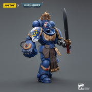 Warhammer 40k JoyToy Actionfigure - Ultramarines Lieutenant with Power Fist figure for collectors, display and premium shelf presentation
