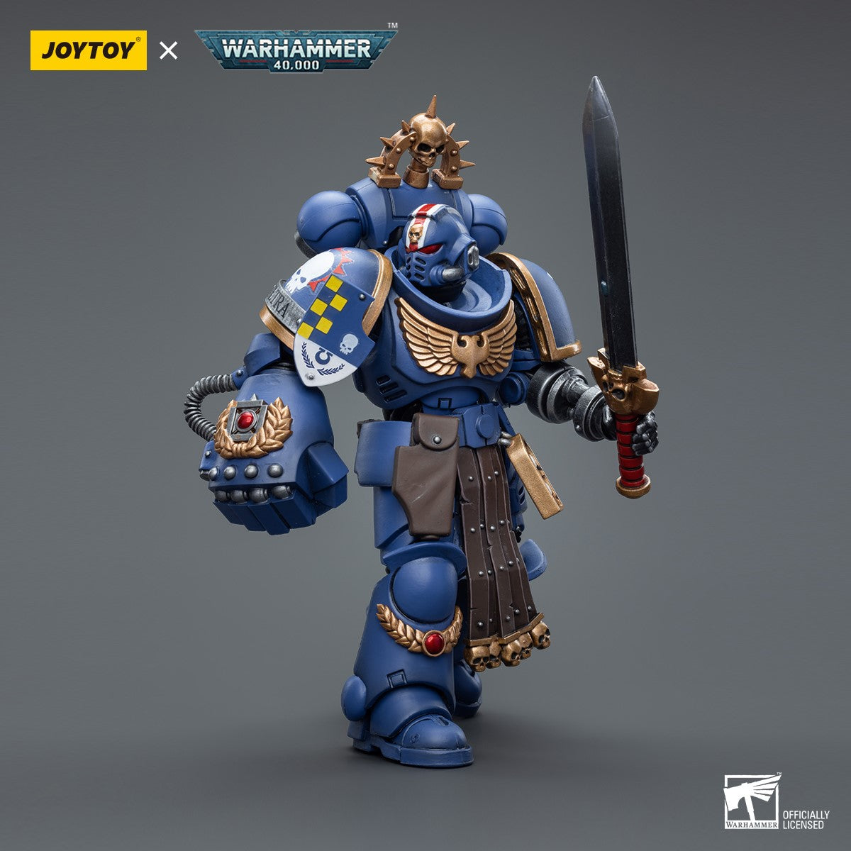 Warhammer 40k JoyToy Actionfigure - Ultramarines Lieutenant with Power Fist figure for collectors, display and premium shelf presentation