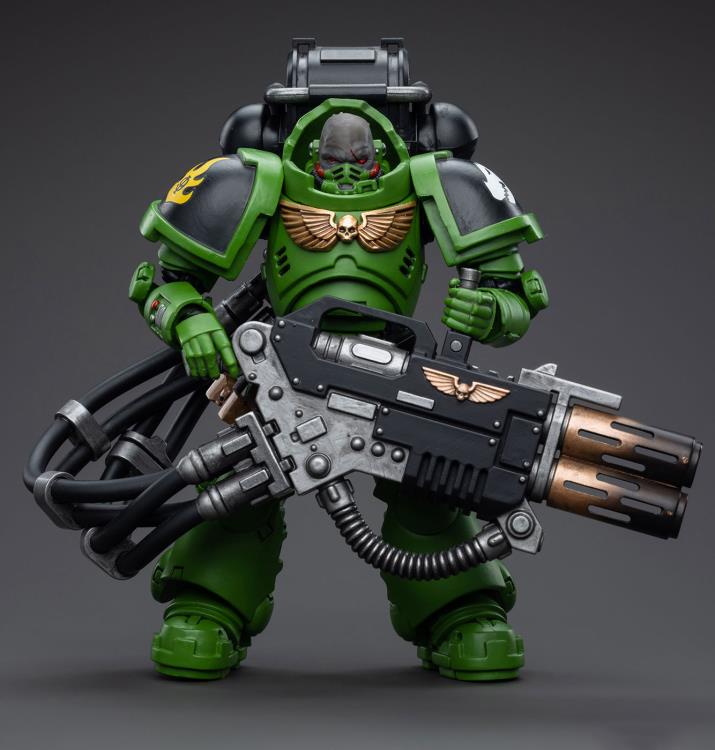 Salamanders Eradicators Brother Xavak (Warhammer 40k JoyToy). Toy figure in green armor with a large weapon on a dark background