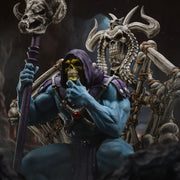 Gloomy figure with a hood and a skeleton with horns in a dark setting Masters of the Universe Prime Scale Statue 1/3 Skeletor 10th Anniversary Ver. 67 cm